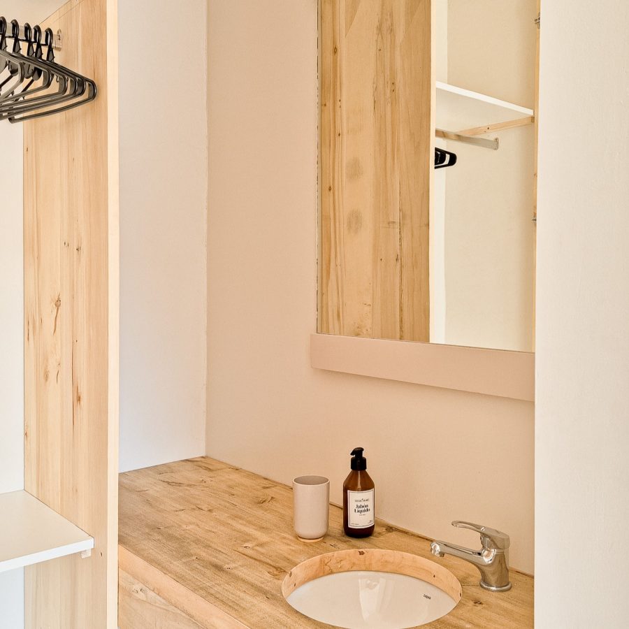 Antebaño con placard pequeño